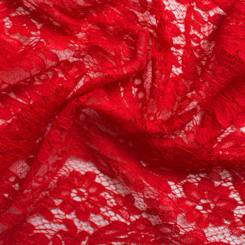 Dentelle de Calais rebrodée rouge