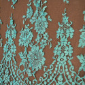 Dentelle de Calais turquoise sur fond marron