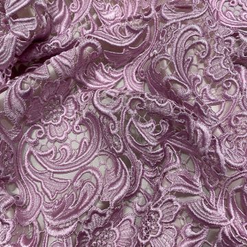 Tissu guipure parme