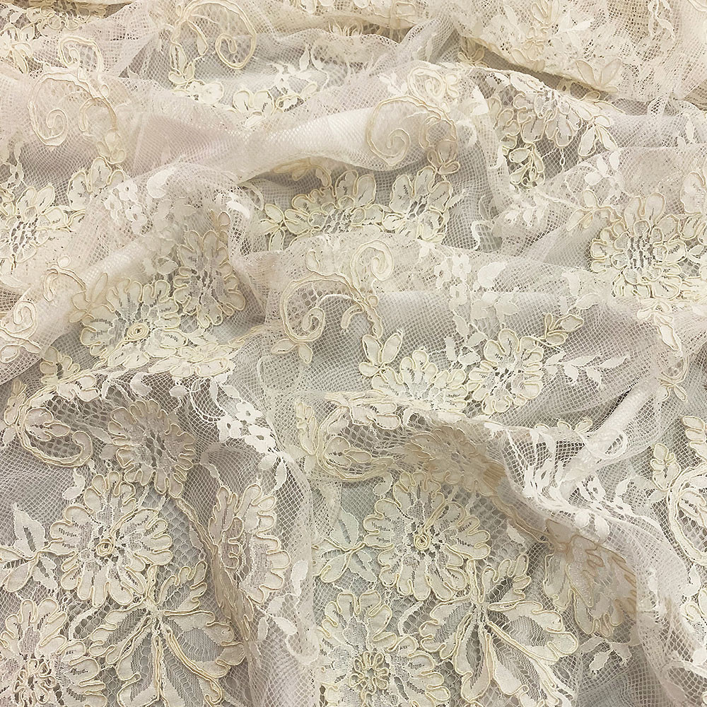 Ivory embroidered lace fabric — Tissus en Ligne