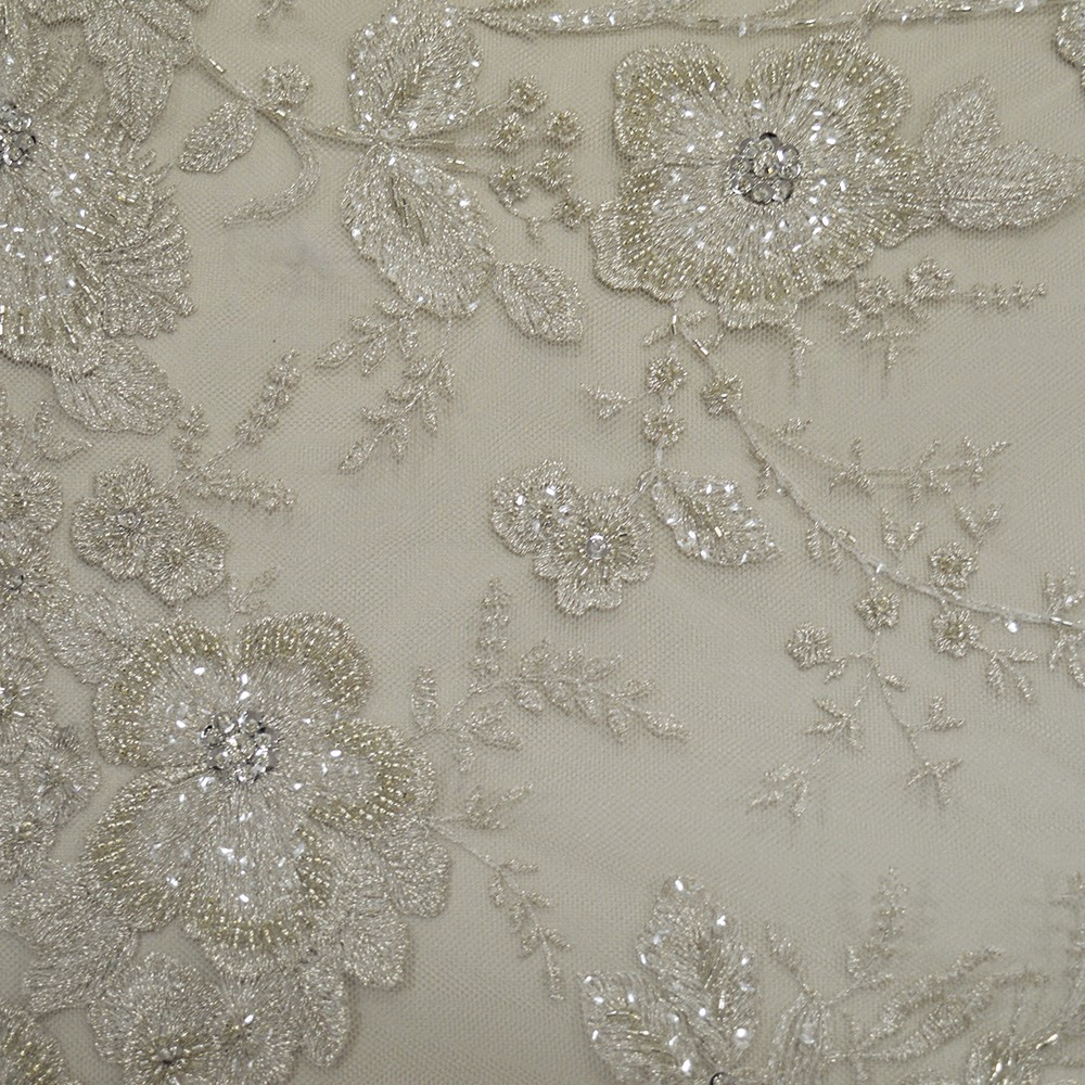 Embroidered tulle fabric silver — Tissus en Ligne