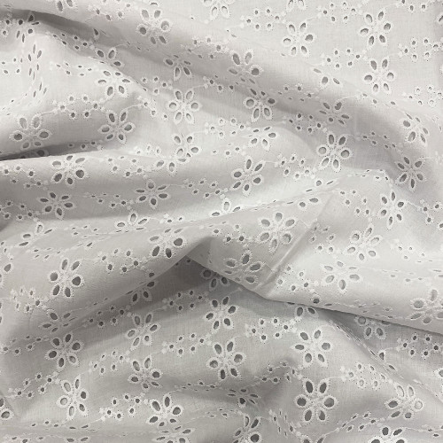 Tissu broderie anglaise 100% coton petites fleurs blanc optique