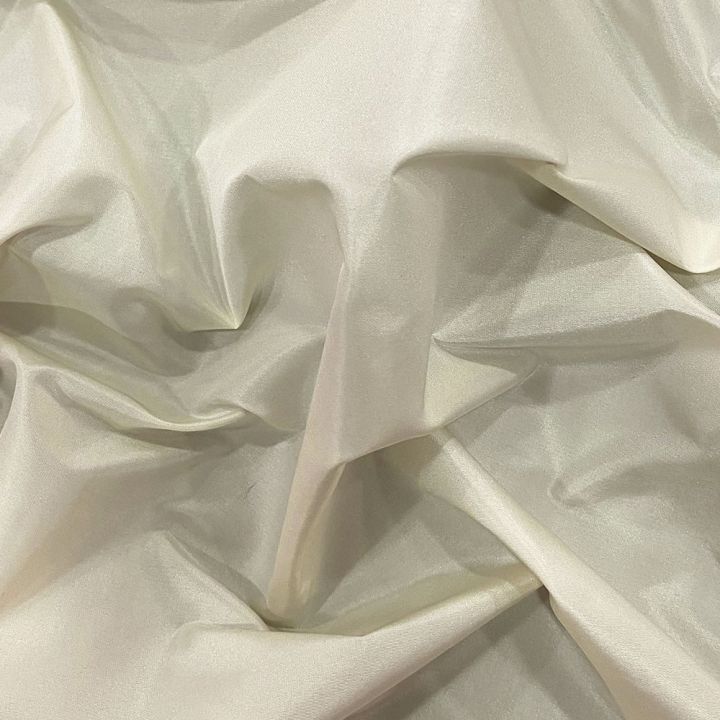 Off-white 100% silk taffeta fabric (1.30 meters)