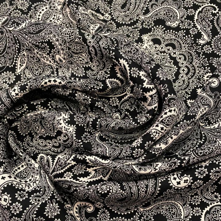 Tissu twill 100% viscose imprimé paisley noir et blanc