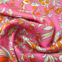 Tissu satin 100 % viscose imprimé floral sur fond rose Tissu satin 100 % viscose imprimé floral sur fond rose