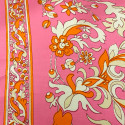 Tissu satin 100 % viscose imprimé floral sur fond rose Tissu satin 100 % viscose imprimé floral sur fond rose