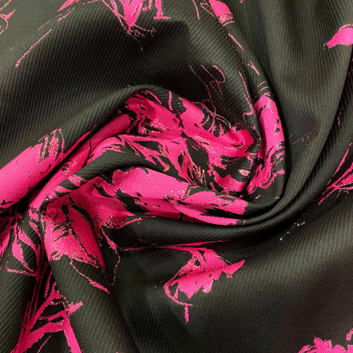 Tissu jacquard de soie floral fil coupé fuchsia sur fond noir