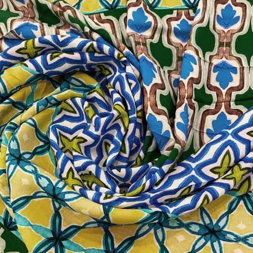 Tissu fibranne 100 % viscose imprimé neo-ikat tons verts et bleus