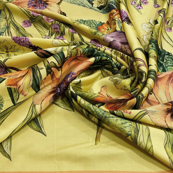 Tissu satin 100 % viscose imprimé gravure florale sur fond jaune