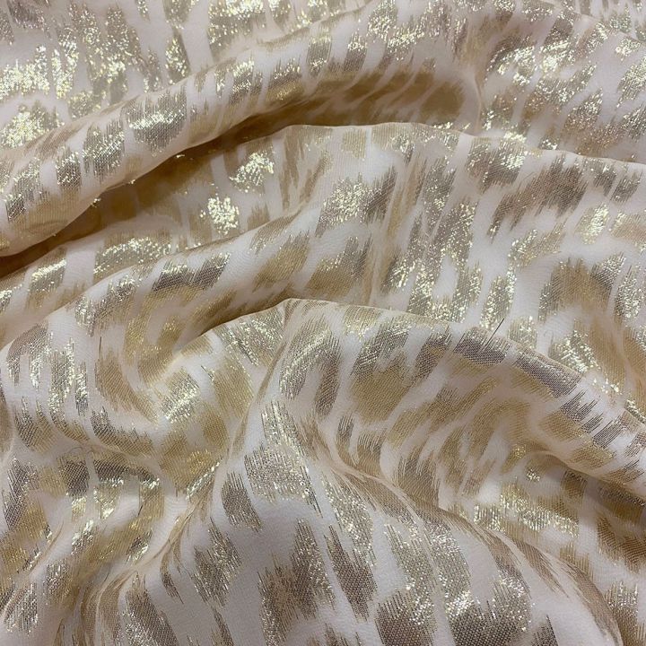 Tissu jacquard de soie tissé métal or sur fond mousseline nude (1,30 mètres)