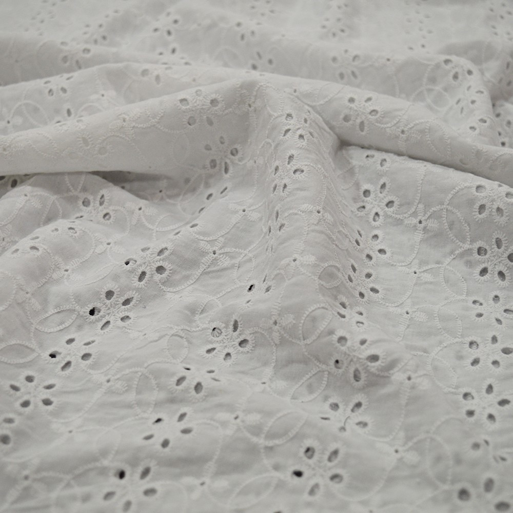 Magnifique  tissu broderie anglaise col blanc  100/% coton vente au 1//2 metre