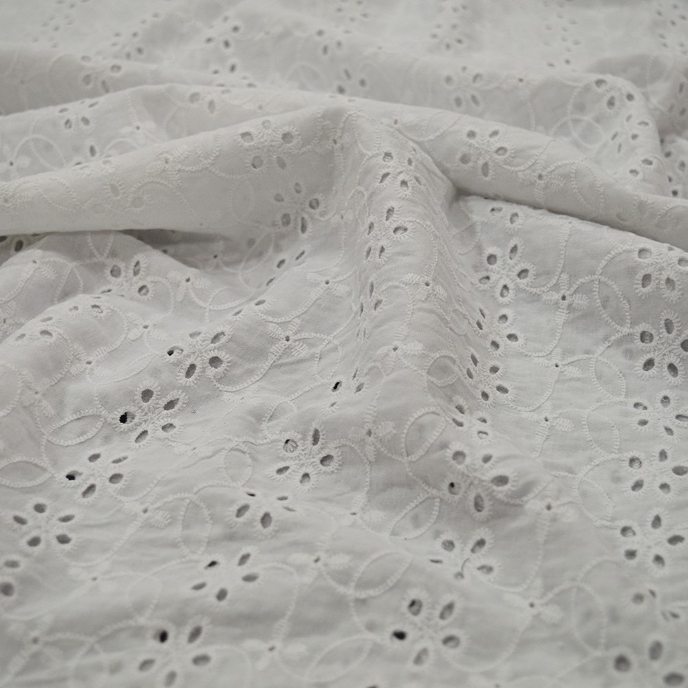 Magnifique tissu broderie anglaise col blanc 100/% coton vente au 1//2 metre