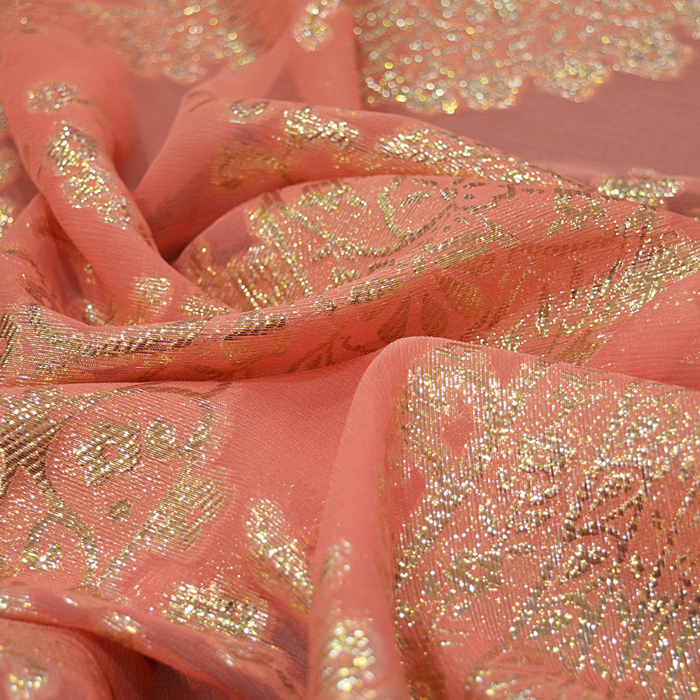 Metallic silk jacquard fabric with coral chiffon background — Tissus en